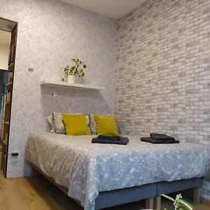 Superbe Au 1er étage, Proche De La Gare Du Midi Apartamento