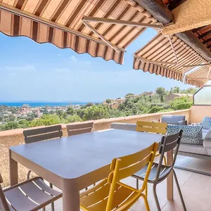 superbe-t4-vue-mer-tout-confort-refait-neuf.fr-provencehotel.com/